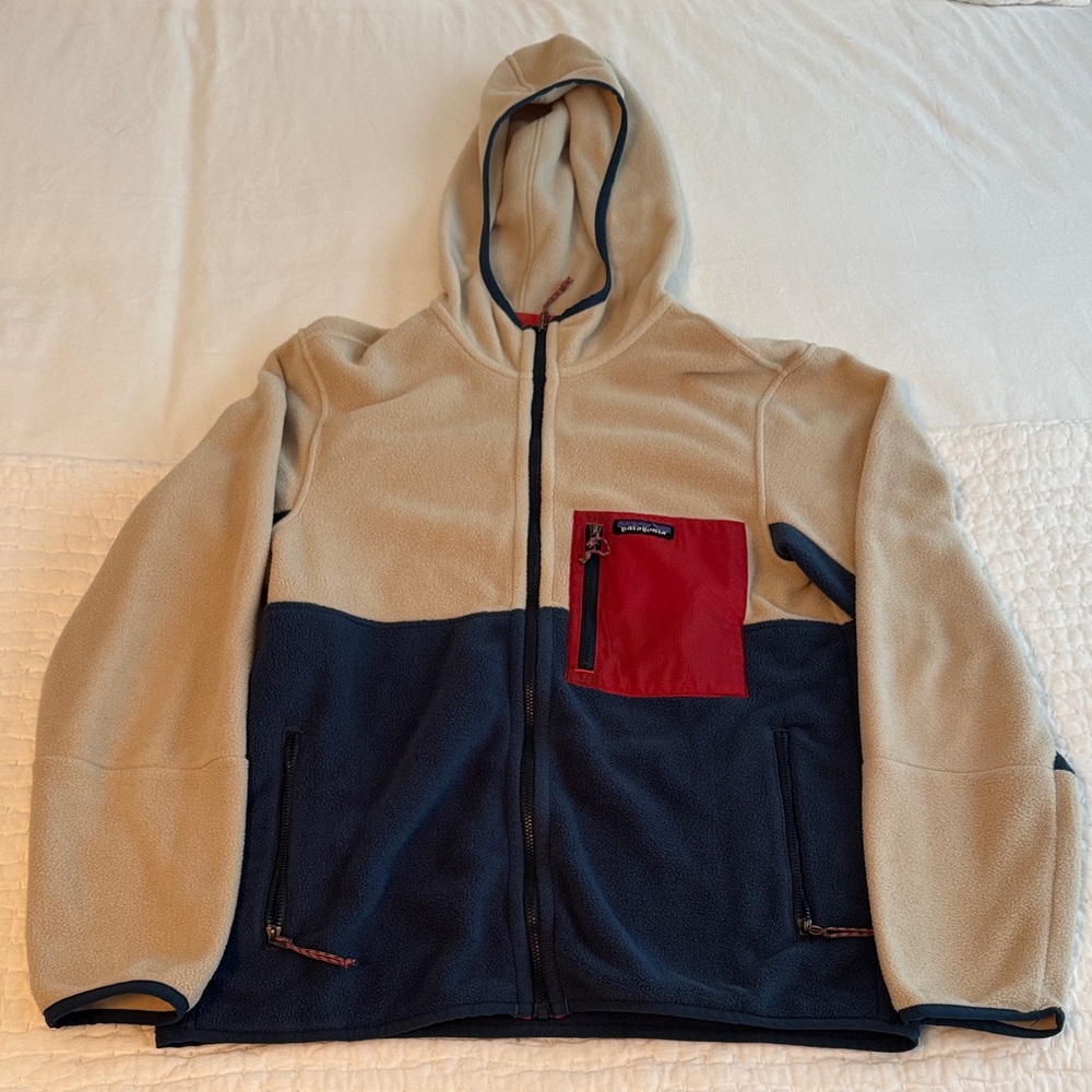 Patagonia Men's Two-Tone Fleece Jacket - Beige and Navy with Red Pocket